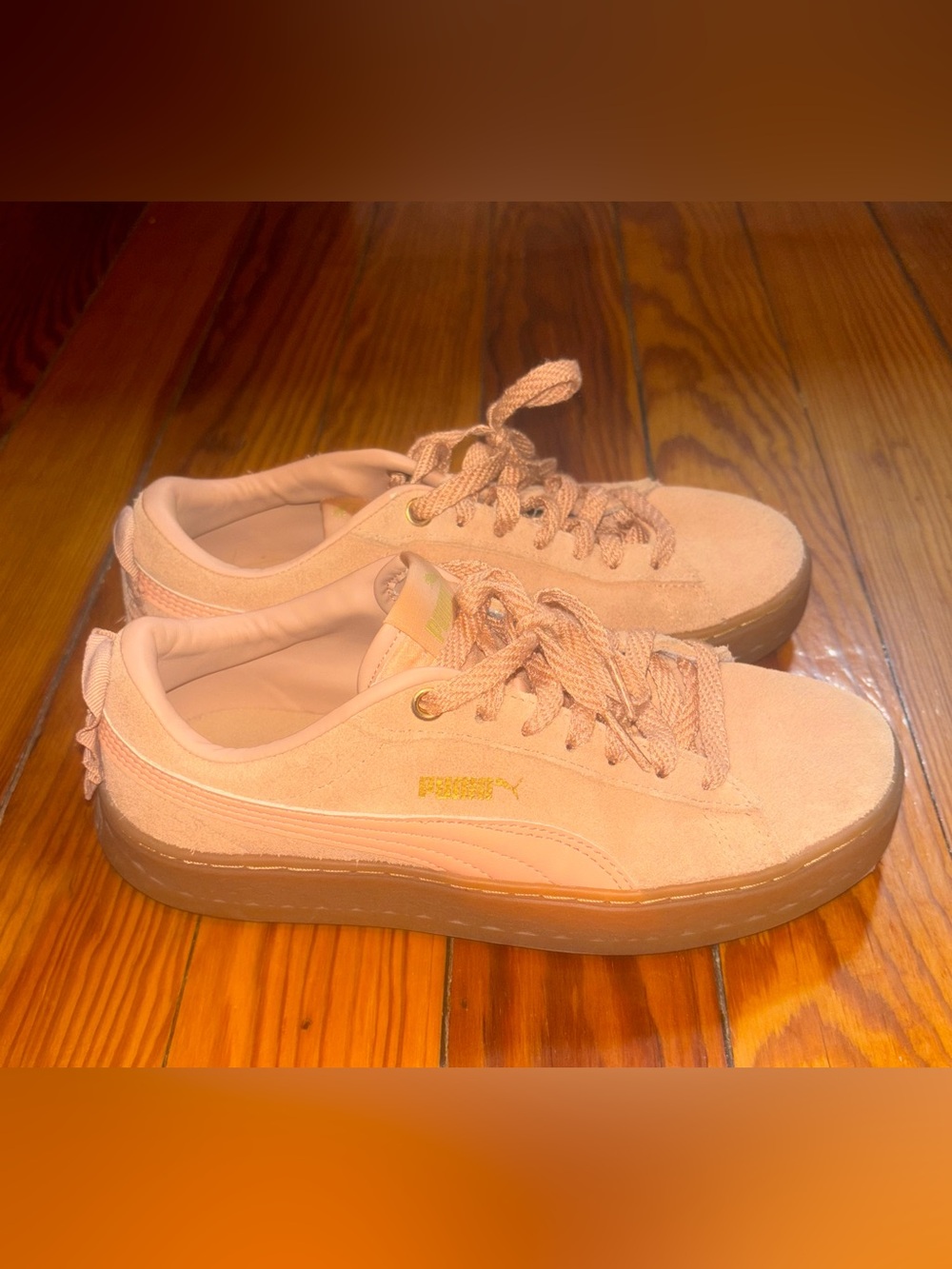 Puma Light Pink/ Peach Suede Sneakers with ruffles on back Size 7 Women’s